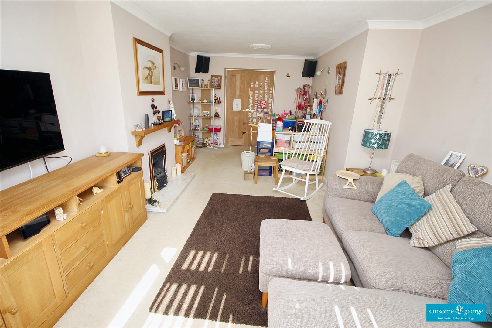 3 bed property in Blewbury Drive, Reading
